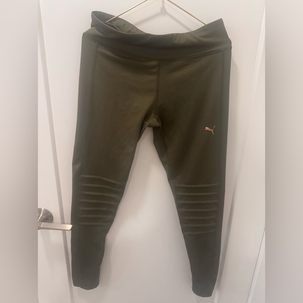 Puma Women  Dark Green Leggings like new size medium breathable fabric